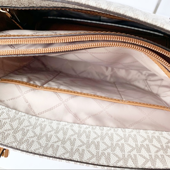 Michael Kors Jet Set Tote and Wallet Set - Picture 9 of 12